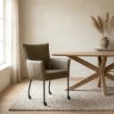 Eetkamerstoel Silvino in een lichte, minimalistische eetkamer naast een houten tafel - HE design