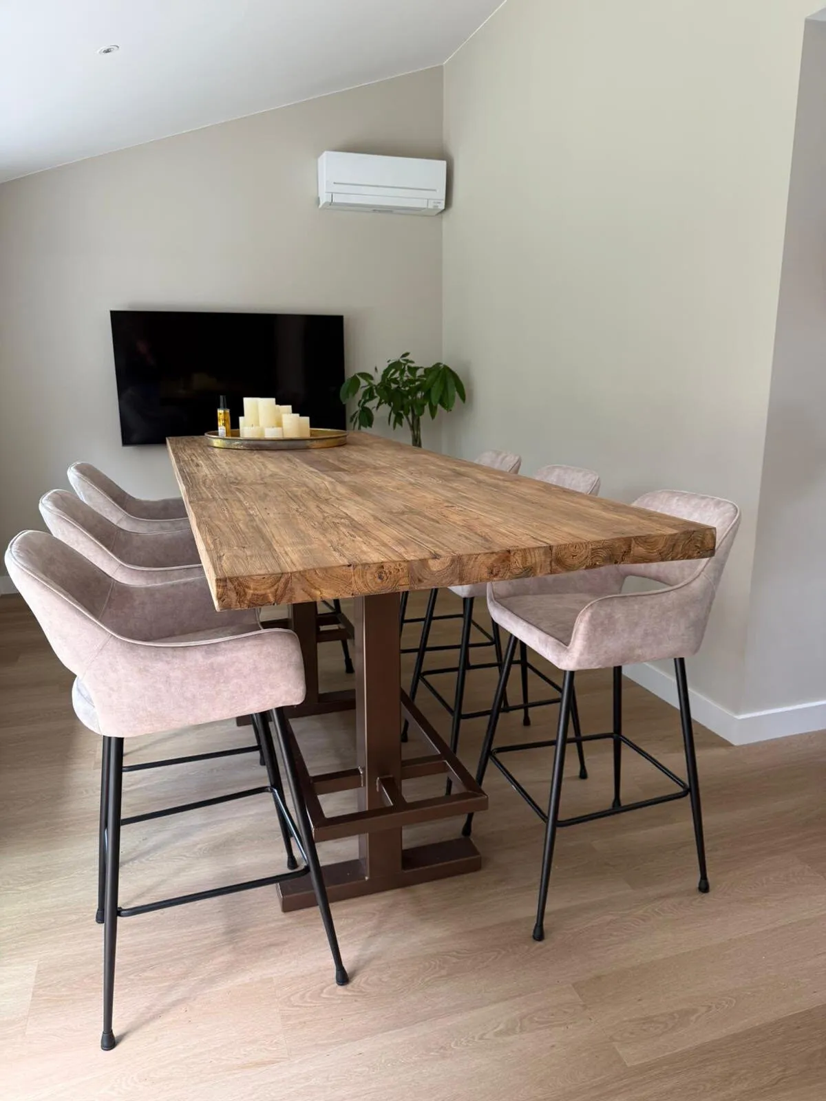 Bartafel Donny teak met bronzen poot